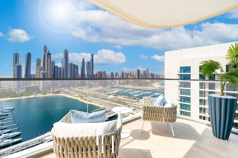 LUX The Marina Vista Beachfront Suite 3