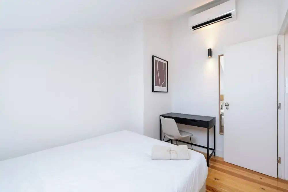 Sunny Lisbon Apartments by Soulplaces