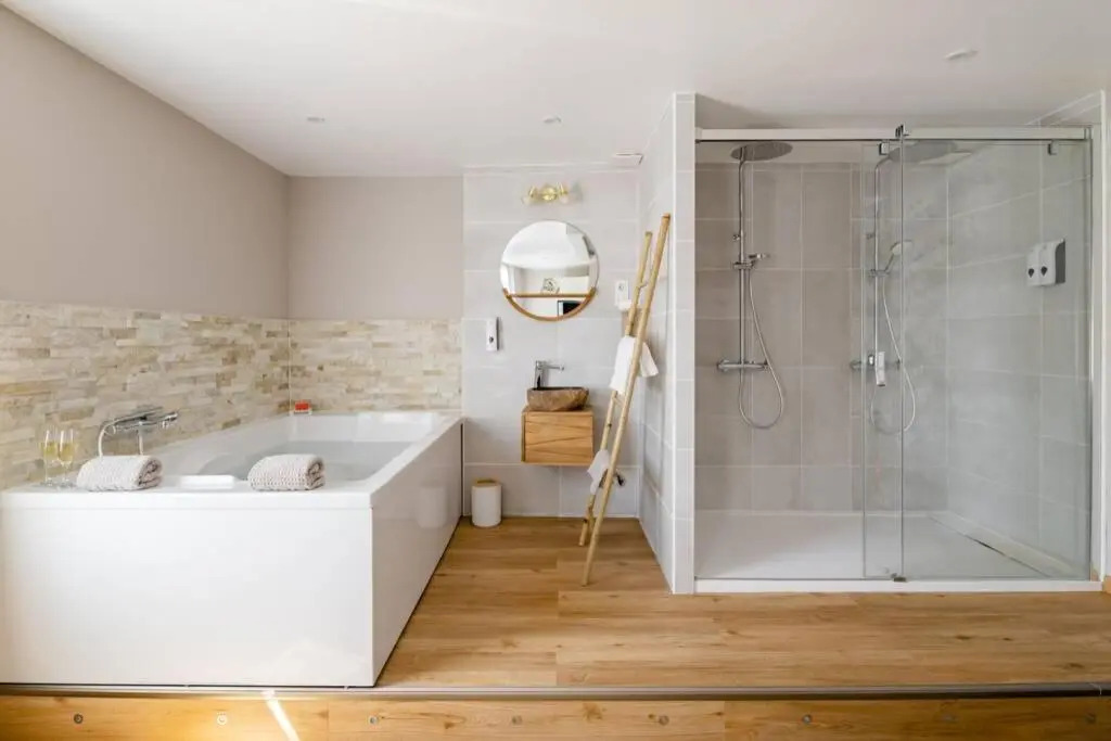 Studio Love room Spa Baignoire double La Ciotat Centre port