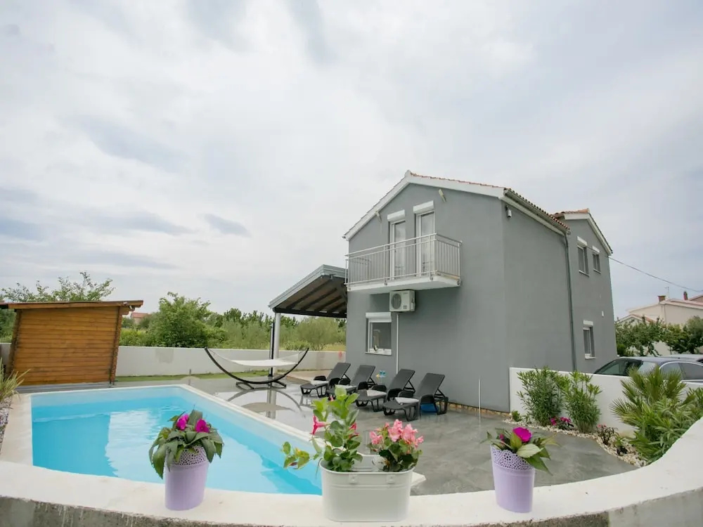 Modern Holiday Home in a Quiet Area, Private Pool, Lovely Roofed Terrace, BBQ