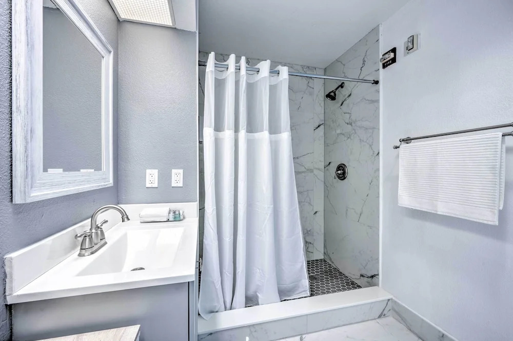 Orlando Family Condo ~ 9 Mi to Magic Kingdom!
