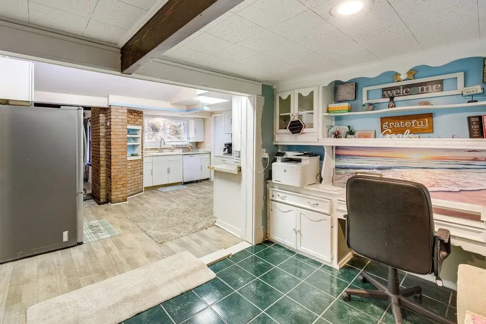 Easy Cleveland Access! Quiet Suburb Stay w/ Yard