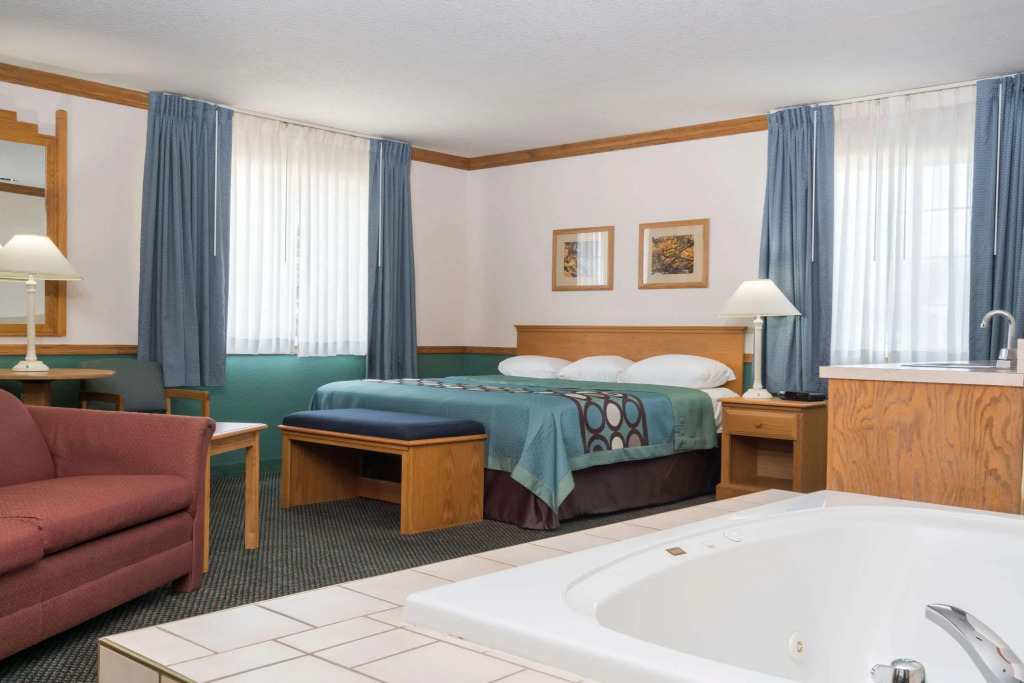 Super 8 by Wyndham Sheldon