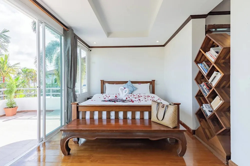 Luxurious 5-bedroom Pool Villa in Heart of Patong, Phuket