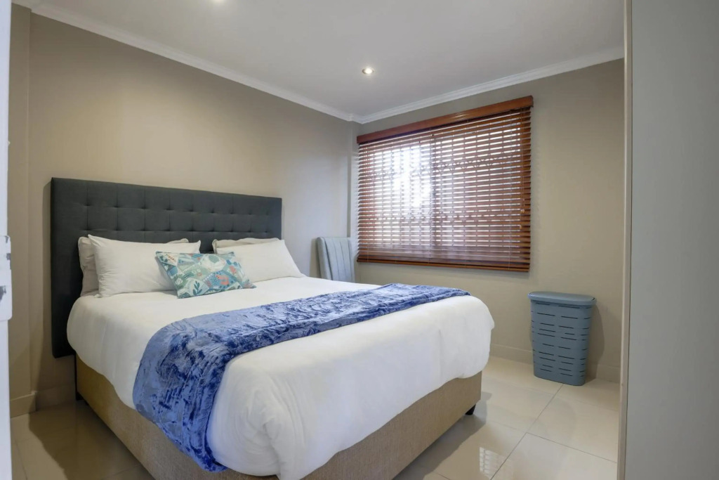 Lovely 2 Bedroom Oceanfront Apartment with Sea Views