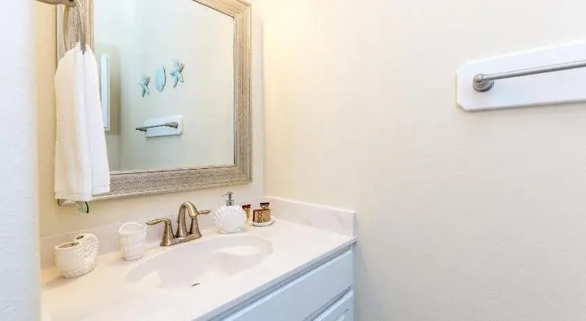 Oceanview End Unit Townhome by RedAwning