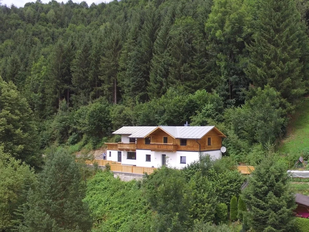 Renovated Holiday Home near Zell am See with Enclosed Garden
