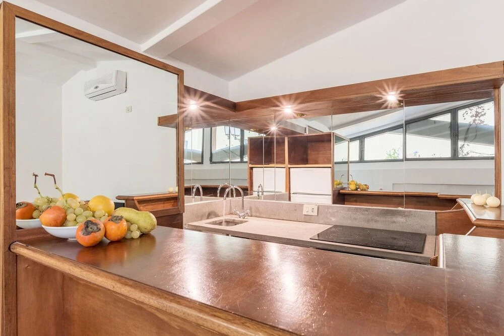 Luxury and Spacious 4 Beds 4 Baths Apartment in the Heart of Trastevere