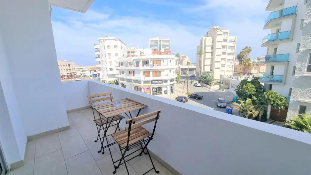 Comfy and Exquisite ROOMS in a Shared 3BR Apartment Near Main Harbor, City Center