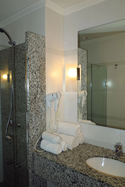 Stay - Apartamentos, Studios e Quartos - Piscina, Jacuzzi e Sauna - 400m da Praia Central