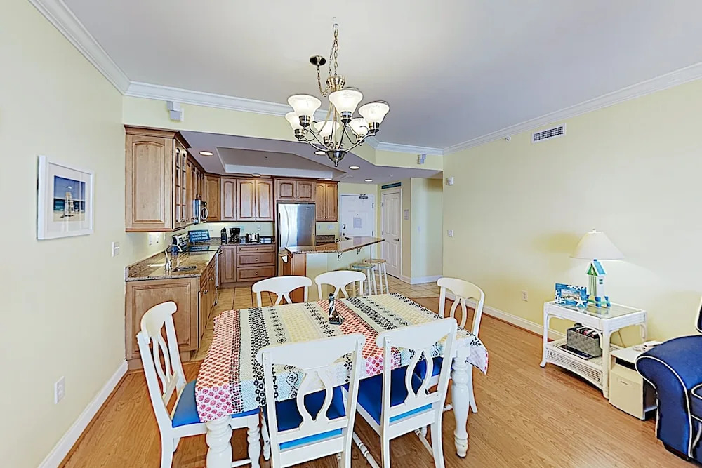 Beachfront W/ Pool & Ocean-view Balcony 3 Bedroom Condo