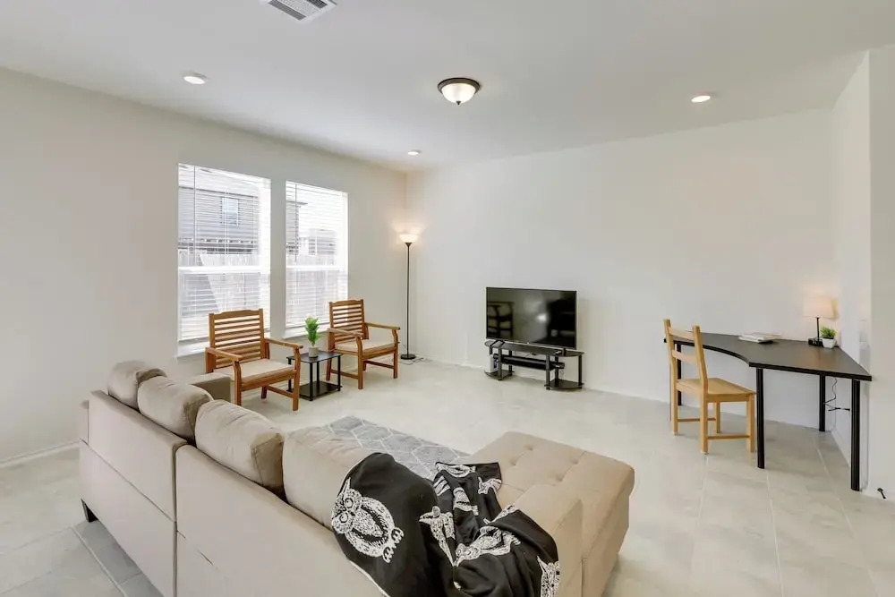 Manor Vacation Rental w/ Yard: 17 Mi to Austin!