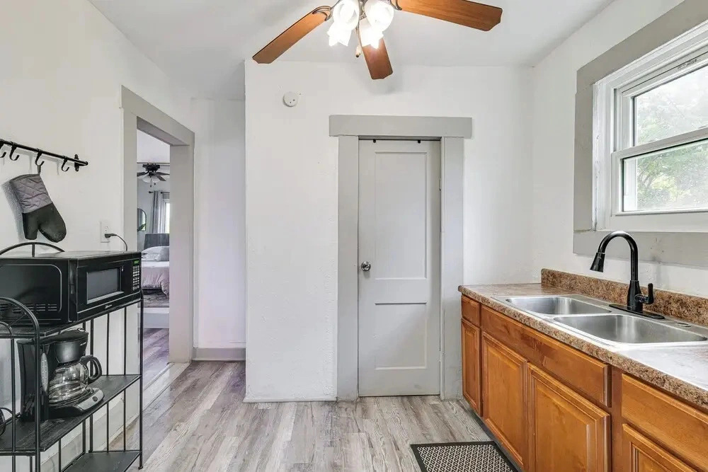 Walk to Winter Haven Hospital: Convenient Apt