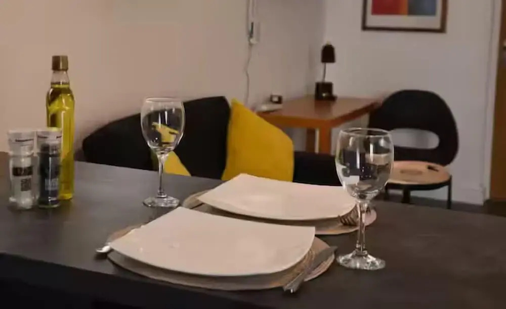 Stunning 1BR Apt in Central Cheltenham