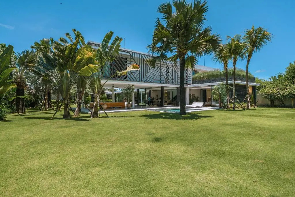 Villa Bull House Amazing 6 bedrooms contemporary villa in Seminyak