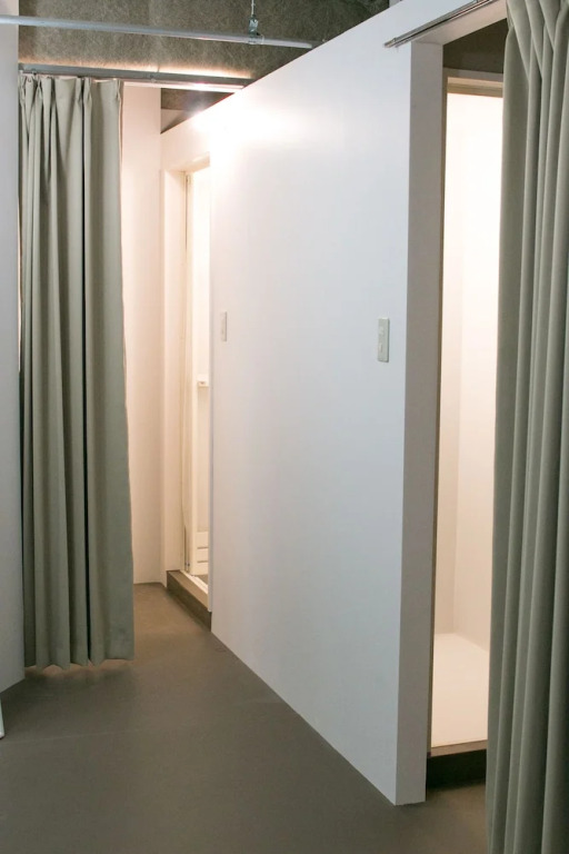 Linda Hostel 106