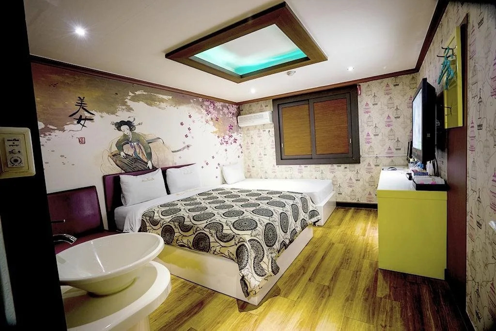 Theme Motel