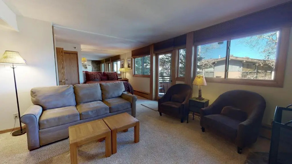 Laurelwood Condominiums Studio Deluxe Unit 107