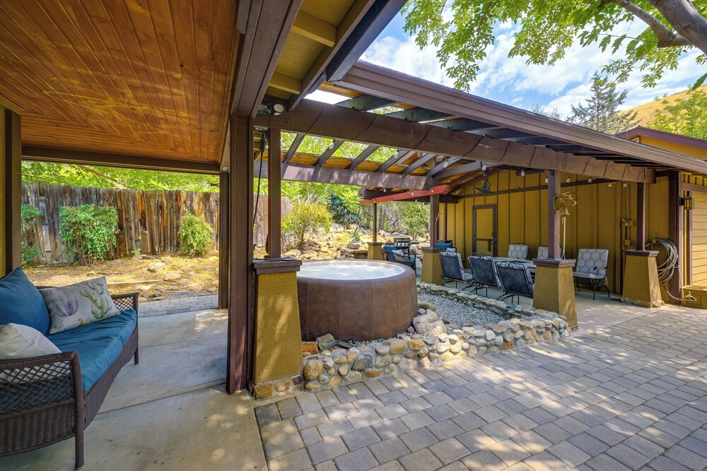 Idyllic Home in Kernville w/ Private Beach Access