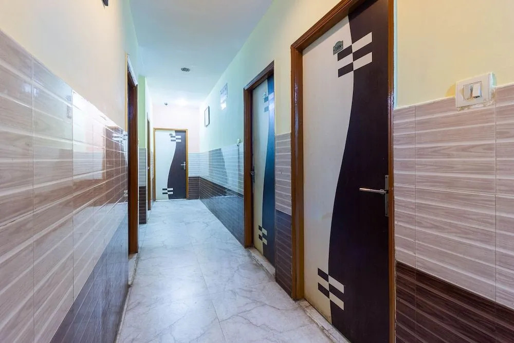 Spot On 46066 Hotel Azizia Residency