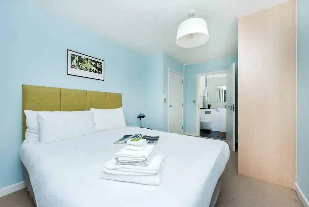 Stylish & Bright 3BR Apartment With Terrace
