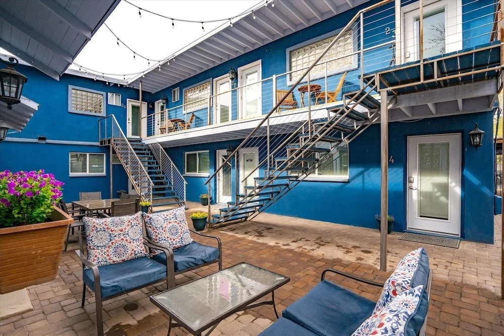 15 Chelsea Place 1 Bedroom Condo by RedAwning