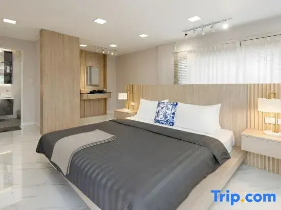 Bangkoks most beautiful modern villa-with massage