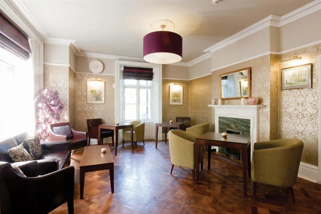 Cross Lanes Hotel