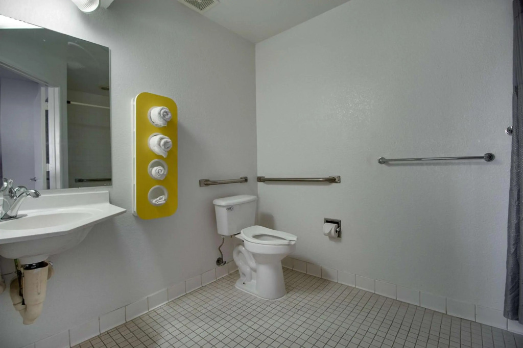 Motel 6-Phoenix, AZ - East