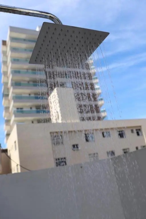 MELHOR ESCOLHA - 90 metros da Beira Mar - 2 Quartos com AR CONDICIONADOS SPLIT, Air Fryer, Wi-Fi, Disney Plus, Star Plus, HBO Max, Cadeiras de Praia, Caixa Térmica - 7 pessoas - Perto de tudo