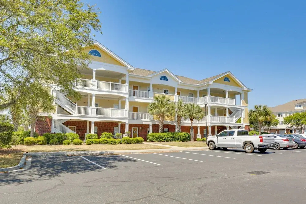 3 Mi to Barefoot Landing: Condo w/ 2 Pools!