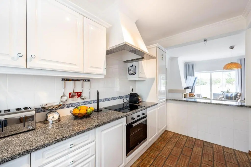 CoolHouses Luz, 3 Bed linked house, shared pool, a stone's throw of the sea, Casa Sirrah