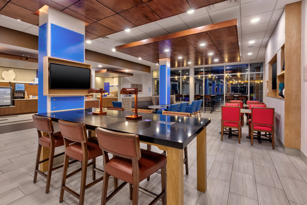 Holiday Inn Express & Suites Milan – Sandusky Area by IHG