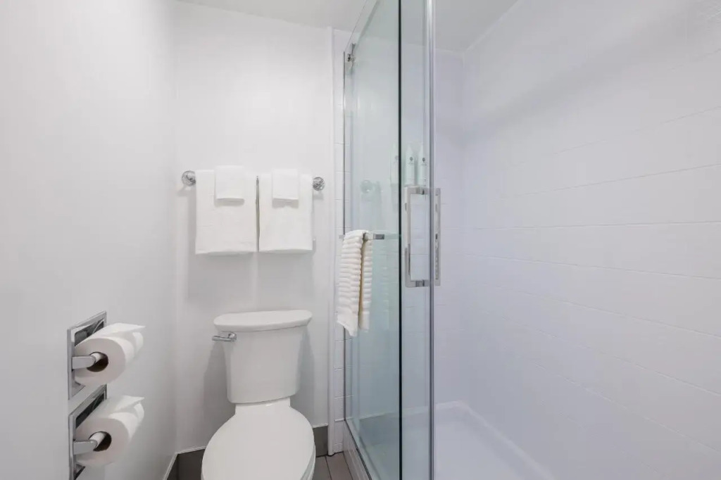 Oakfield Hotel & Suites Rochester, an Ascend Collection Hotel