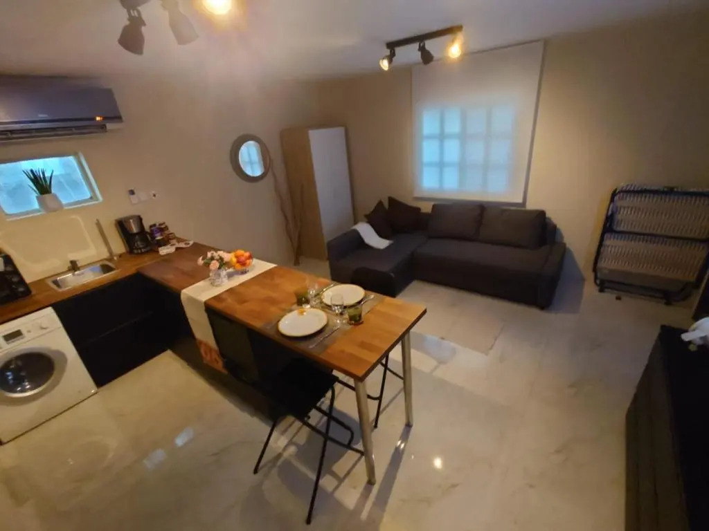 V35 Backyard studio home