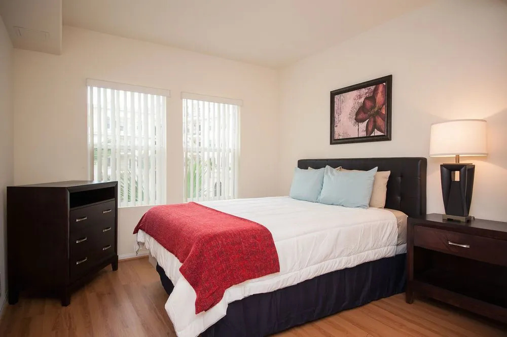 Sunshine Suites at 909 West Temple Street