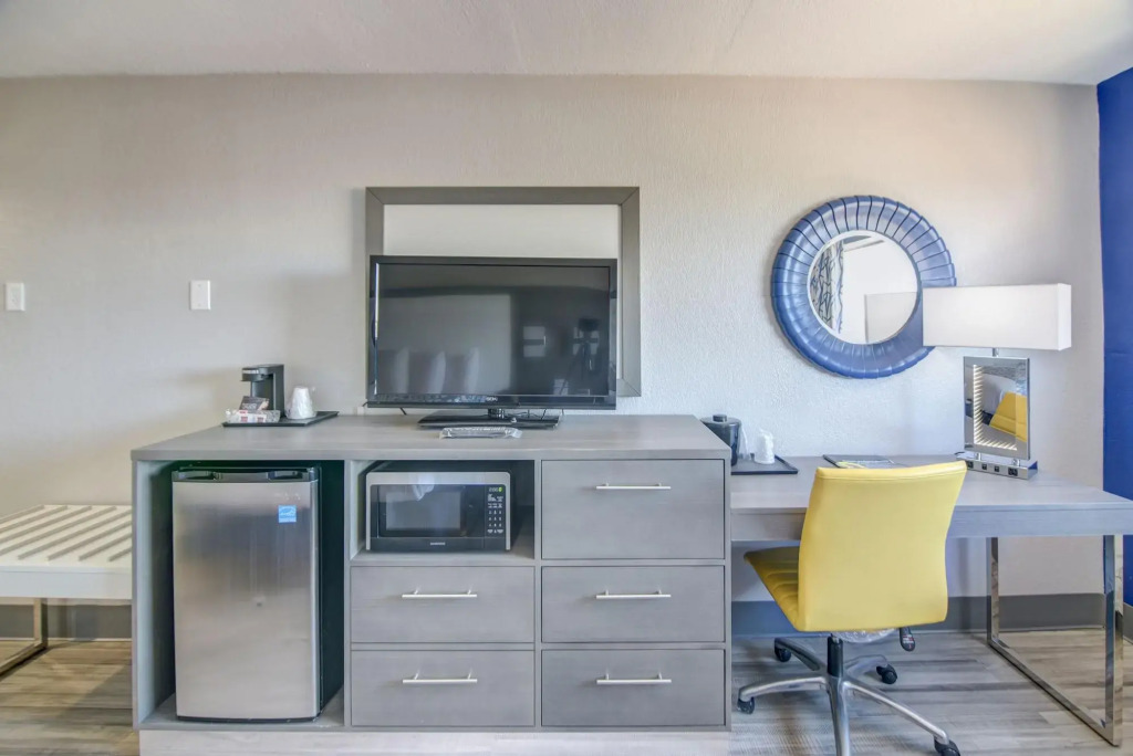Emerald Coast Inn & Suites