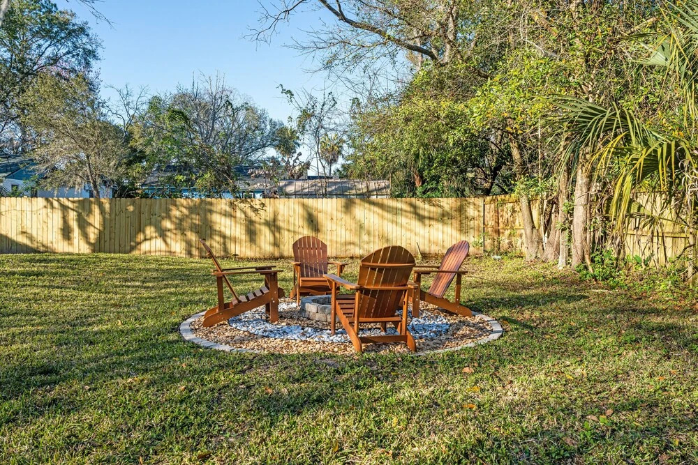 Lakeshore Lush 4 Bedroom Home by RedAwning