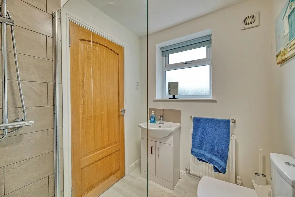 One Bed in Guilden Sutton by Guestz