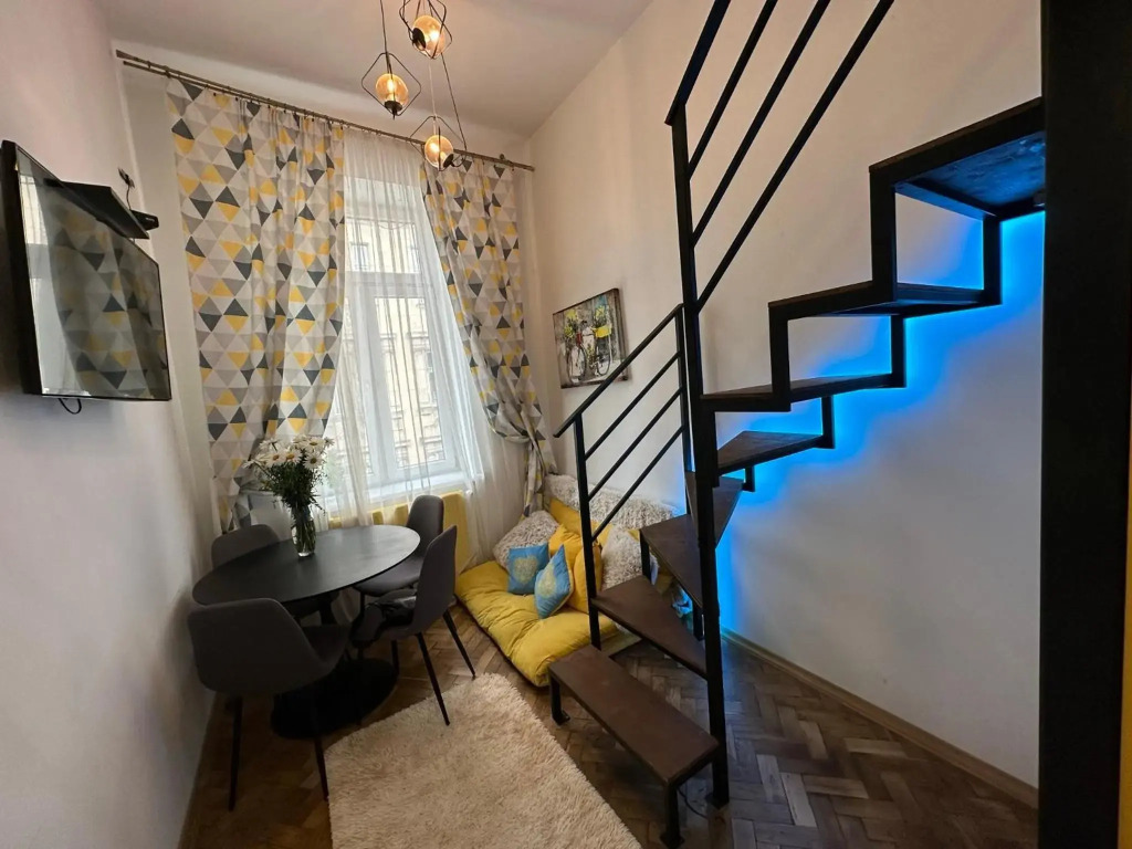 Metropolis apartment on Pekarska 2