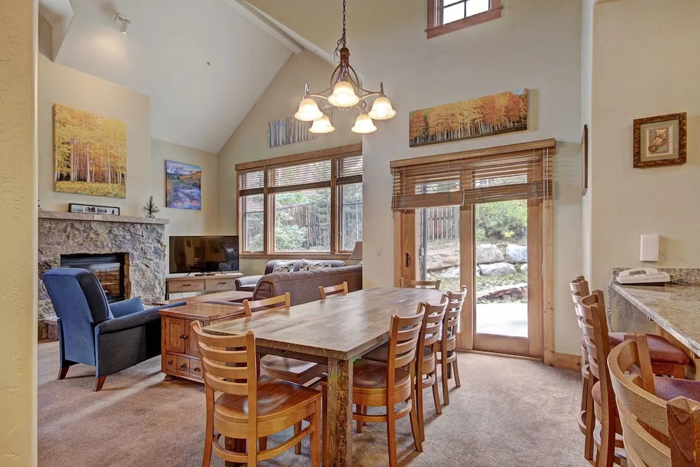 Cosmopolitan Decor + Spacious 3br In Downtown Breck Sleeps 8 3 Bedroom Townhouse by RedAwning