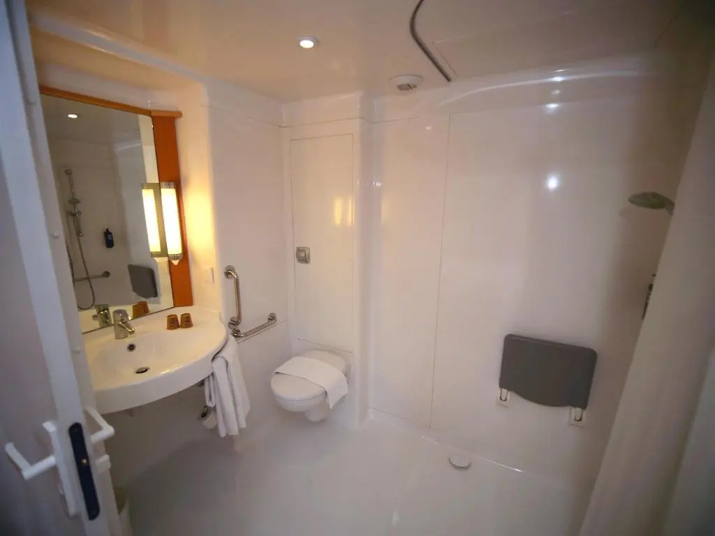 ibis Nemours