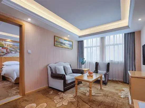 Vienna Hotel (Wuxi Railway Station Huishan Scenic Spot)