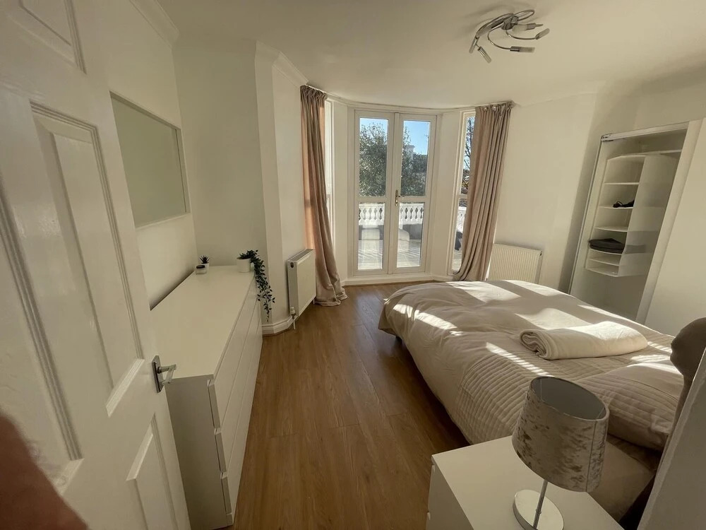 Newcourt Heights Sleeps 4 With Balcony