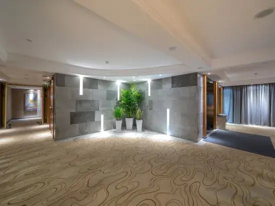 Marriott Guihuang Hotel (Guigang High - speed Railway Station Branch, Keshi World Plaza Branch)