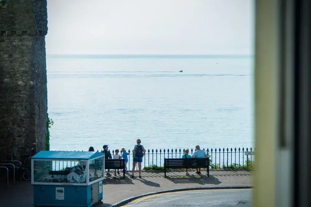 Beachcomber Seaside Apartment - 2 Bedroom - Tenby