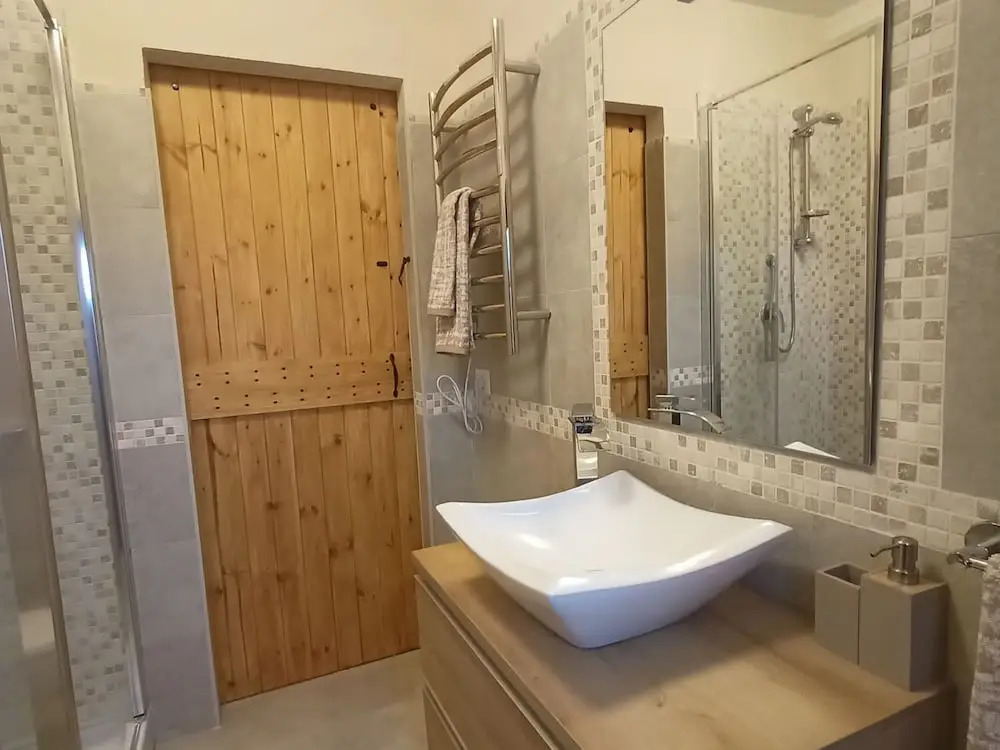 Stunning 3-bed House in Gallinaro, Aircon and Pool