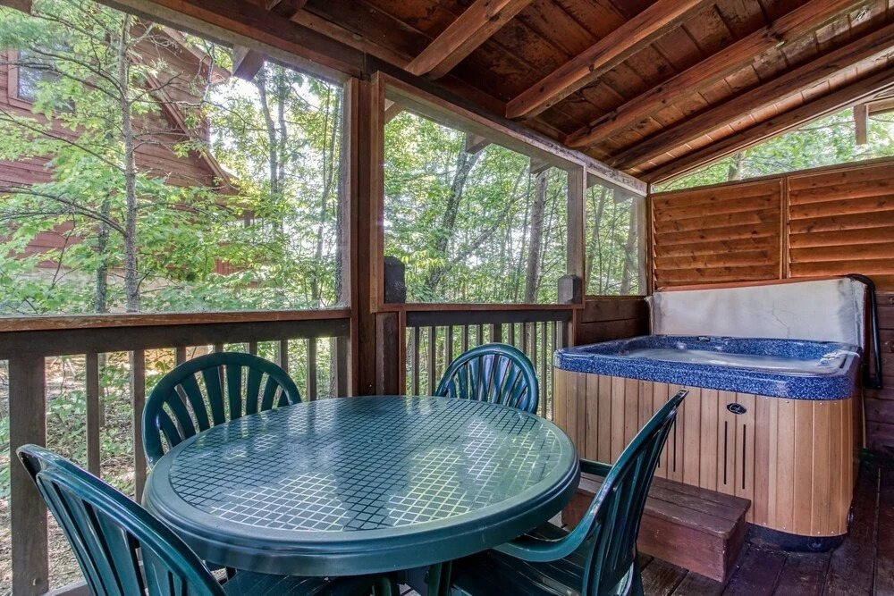 ER5 - Log Heaven - Great location! Close to all the action! cabin