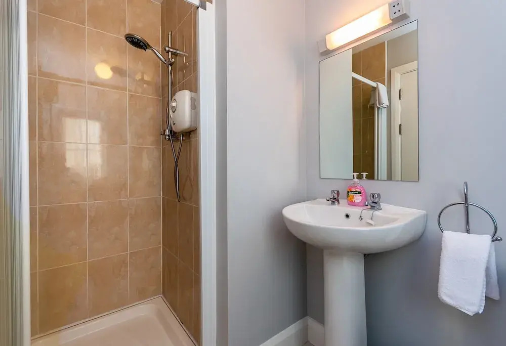 3 Bedroom pet Friendly Home With Access to Pool