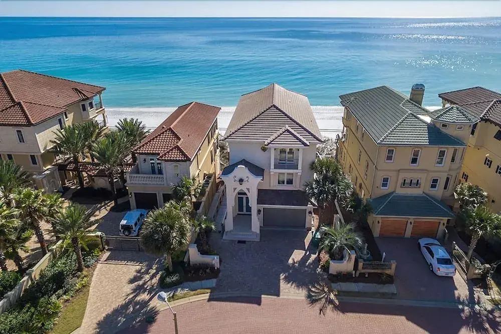Villa Bianca 6 Bedroom Holiday Home by Five Star Properties